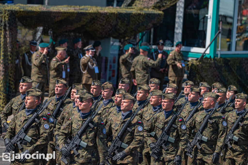 Żołnierze z Jarocina na uroczystościach z okazji Święta Wojska Polskiego w Warszawie