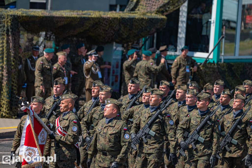 Żołnierze z Jarocina na uroczystościach z okazji Święta Wojska Polskiego w Warszawie