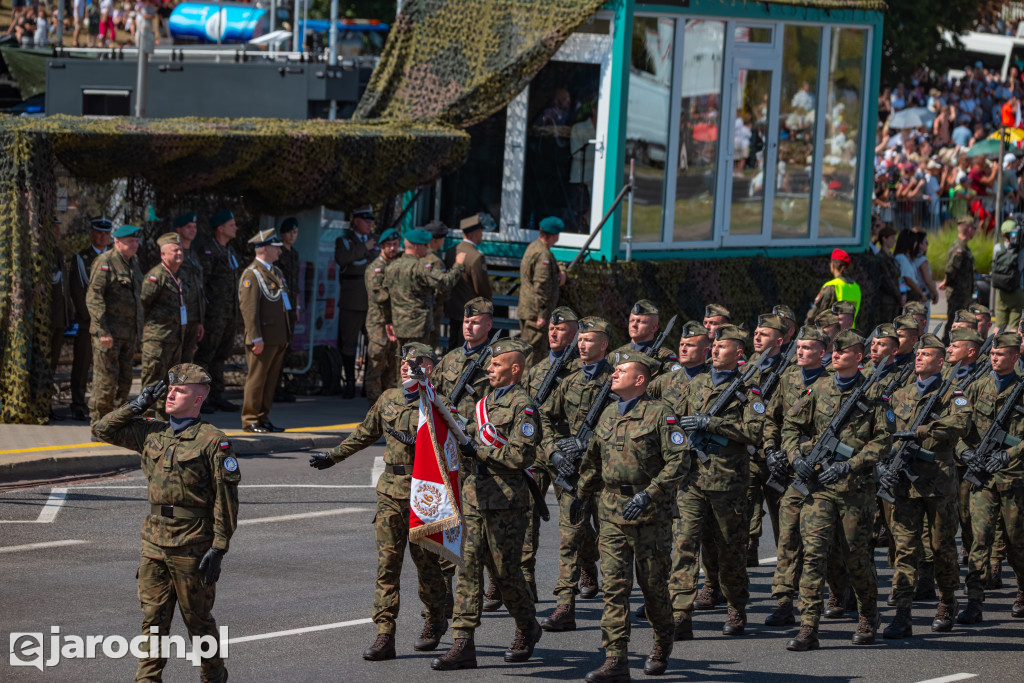 Żołnierze z Jarocina na uroczystościach z okazji Święta Wojska Polskiego w Warszawie