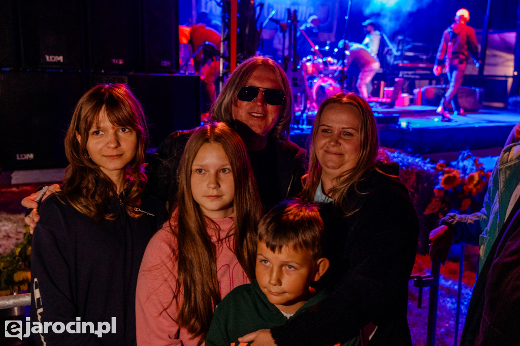 Barwny korowód i koncert Universe – tak wyglądały Dożynki Gminne w Wojciechowie