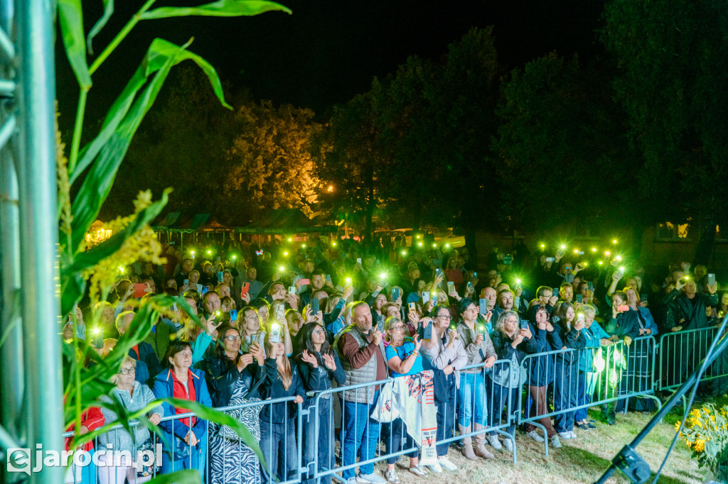 Barwny korowód i koncert Universe – tak wyglądały Dożynki Gminne w Wojciechowie