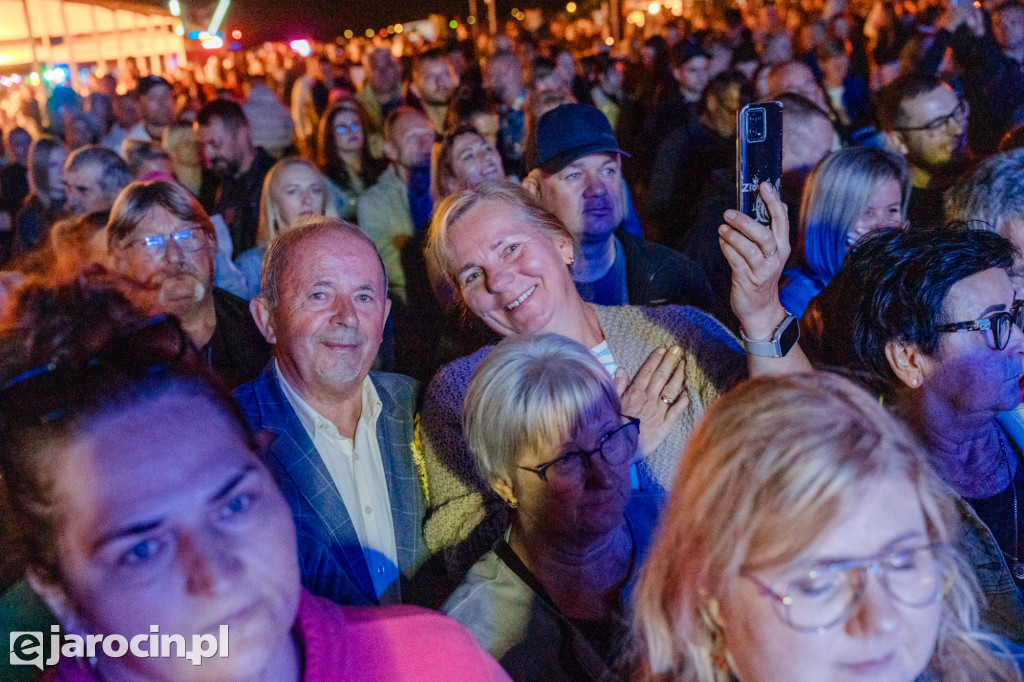 Barwny korowód i koncert Universe – tak wyglądały Dożynki Gminne w Wojciechowie