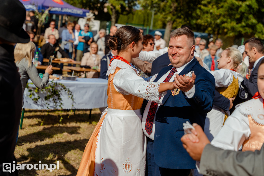 Barwny korowód i koncert Universe – tak wyglądały Dożynki Gminne w Wojciechowie