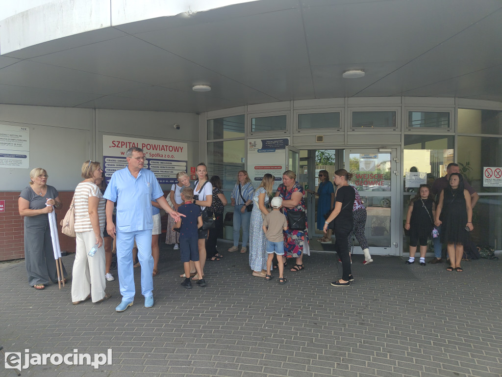 Drugi protest przed szpitalem i kolejne dyskusje  w obronie porodówki