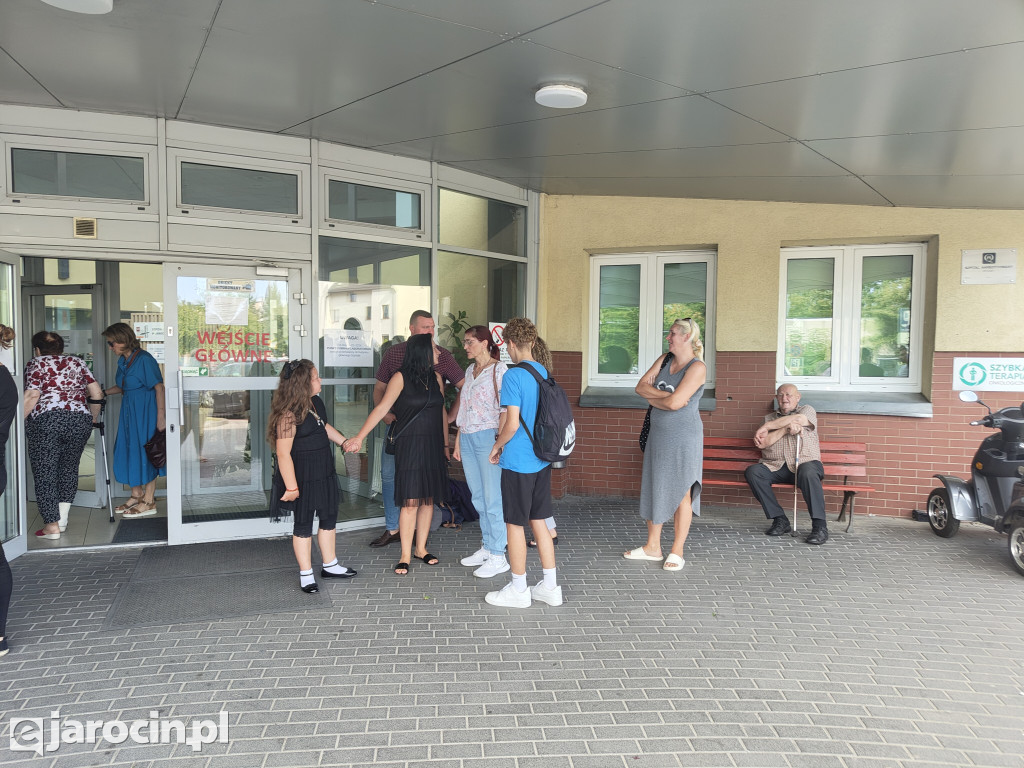 Drugi protest przed szpitalem i kolejne dyskusje  w obronie porodówki