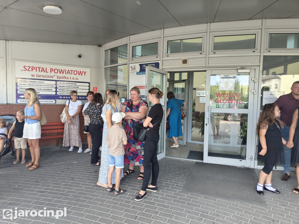 Drugi protest przed szpitalem i kolejne dyskusje  w obronie porodówki