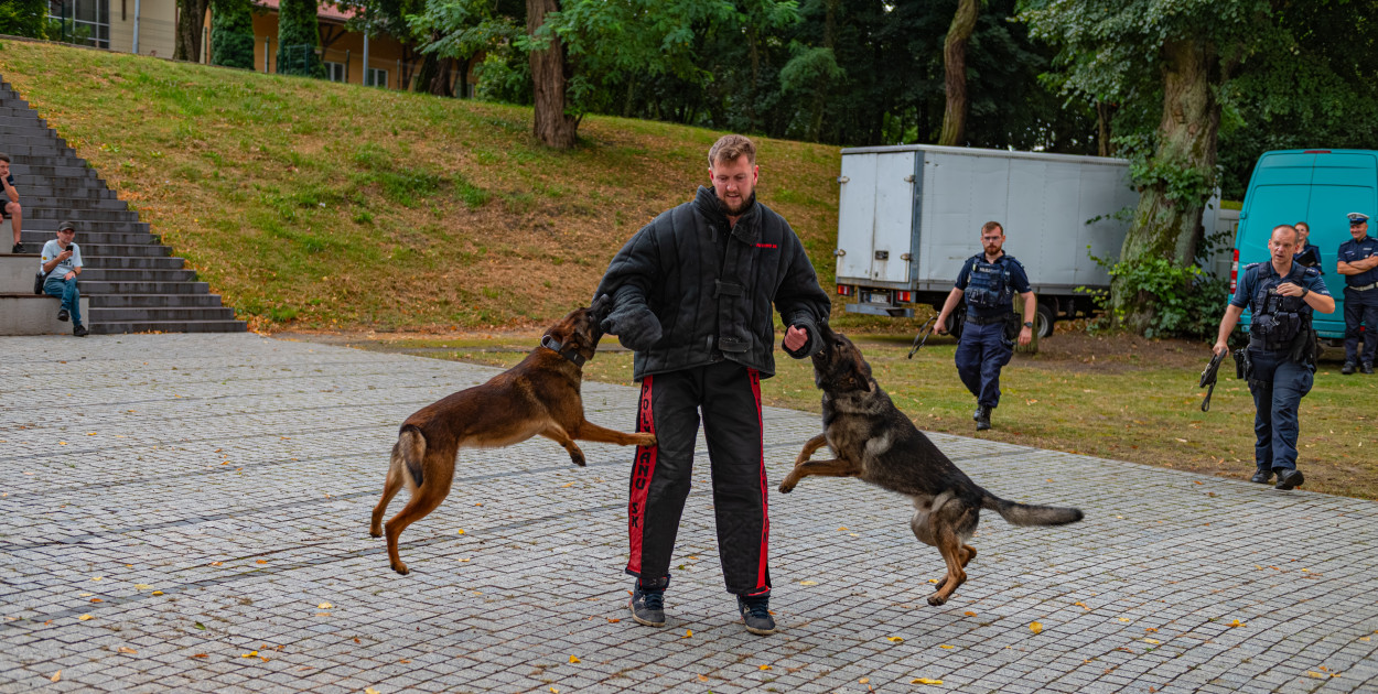 Mundurowi bawili i uczyli dzieci w Żerkowie