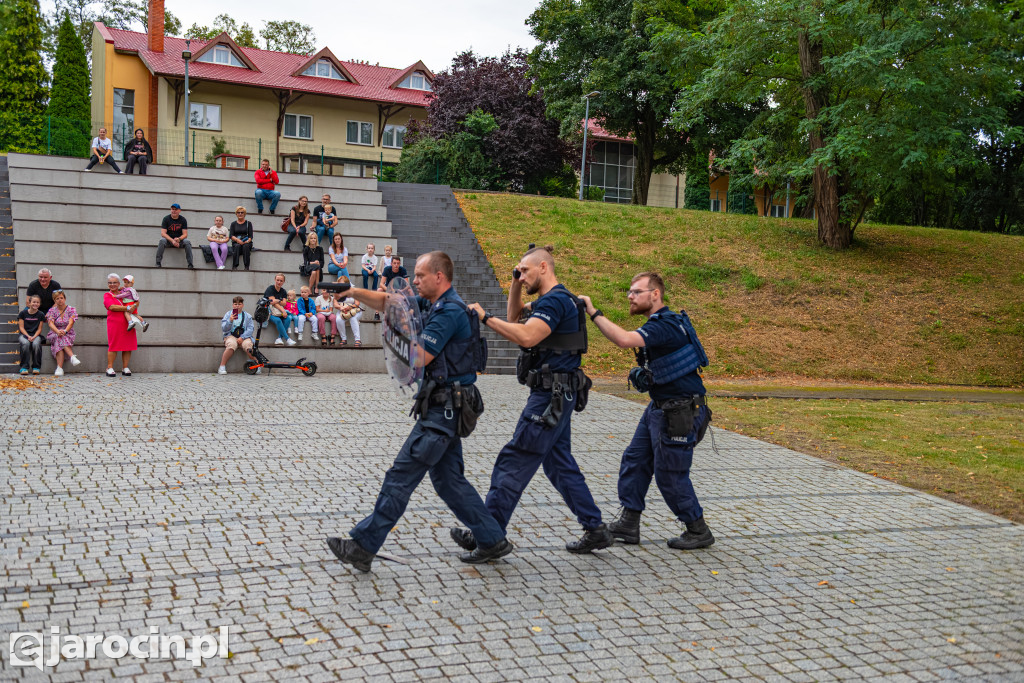 Mundurowi bawili i uczyli dzieci w Żerkowie
