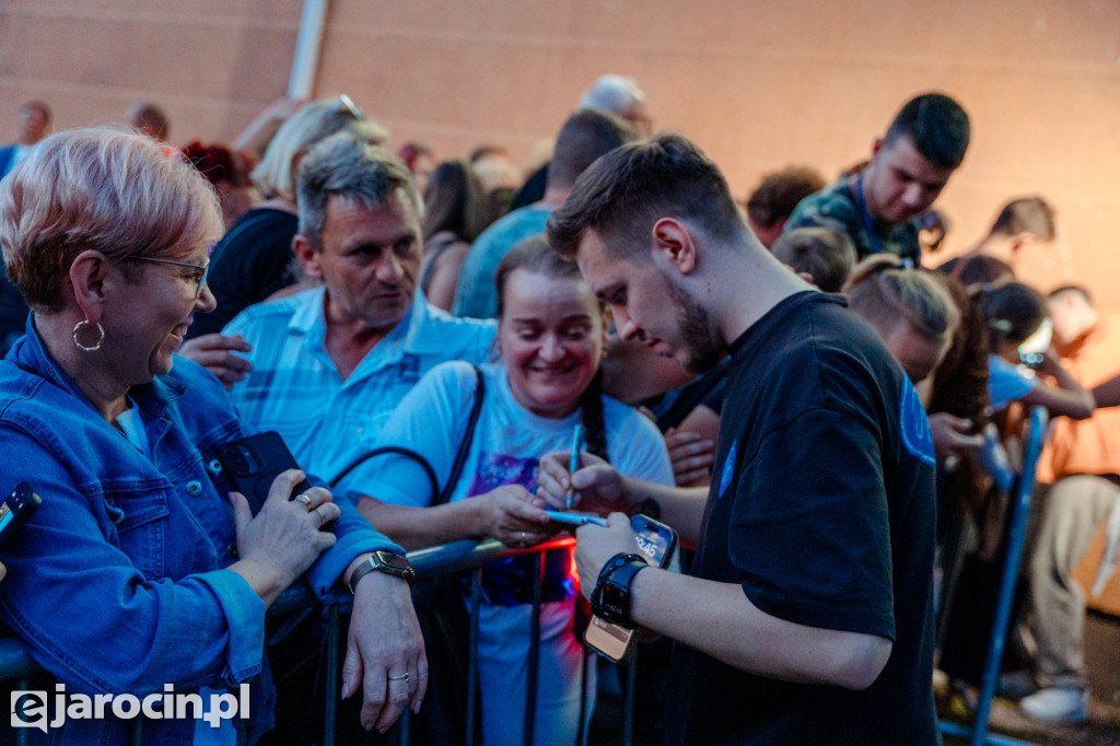 Classic i Marcin Kłosowski rozbawili publiczność na dożynkach w Cielczy