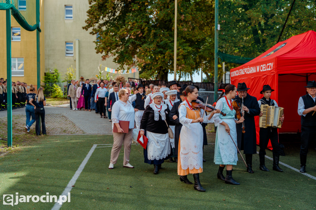 Classic i Marcin Kłosowski rozbawili publiczność na dożynkach w Cielczy