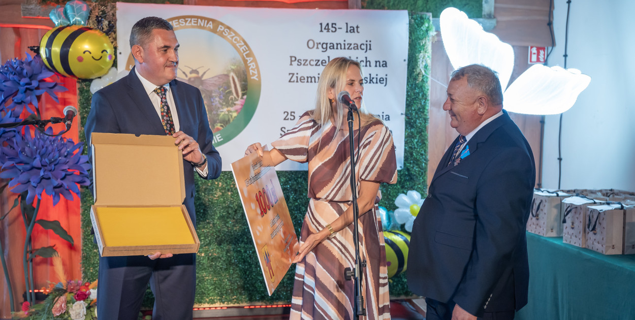 145 lat miodem płynące