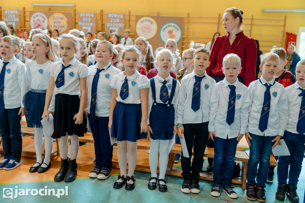 89 pierwszaków pasowanych na uczniów w Zespole Szkół nr 4 w Jarocinie
