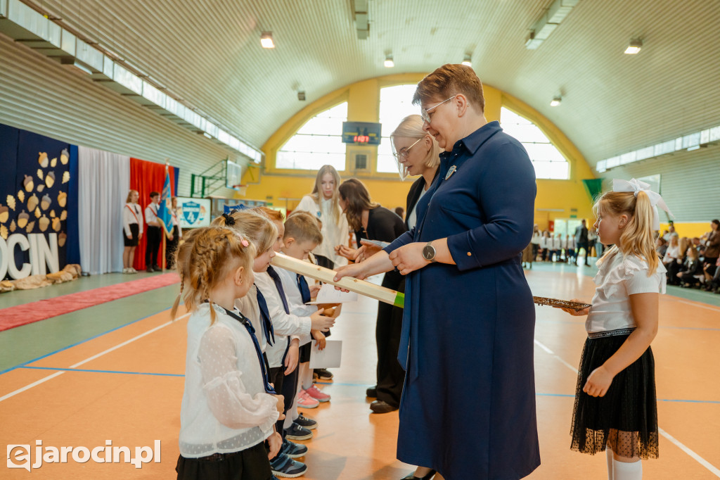 89 pierwszaków pasowanych na uczniów w Zespole Szkół nr 4 w Jarocinie