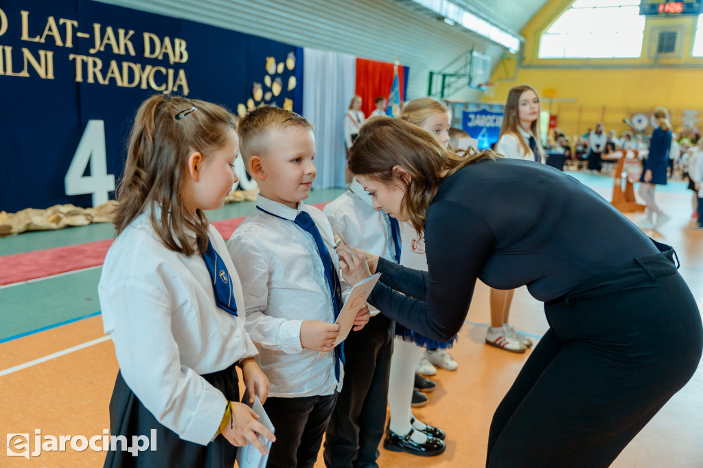 89 pierwszaków pasowanych na uczniów w Zespole Szkół nr 4 w Jarocinie