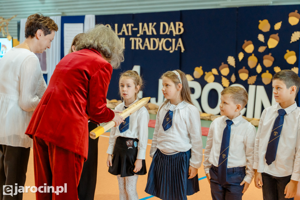 89 pierwszaków pasowanych na uczniów w Zespole Szkół nr 4 w Jarocinie