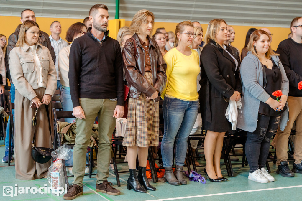89 pierwszaków pasowanych na uczniów w Zespole Szkół nr 4 w Jarocinie