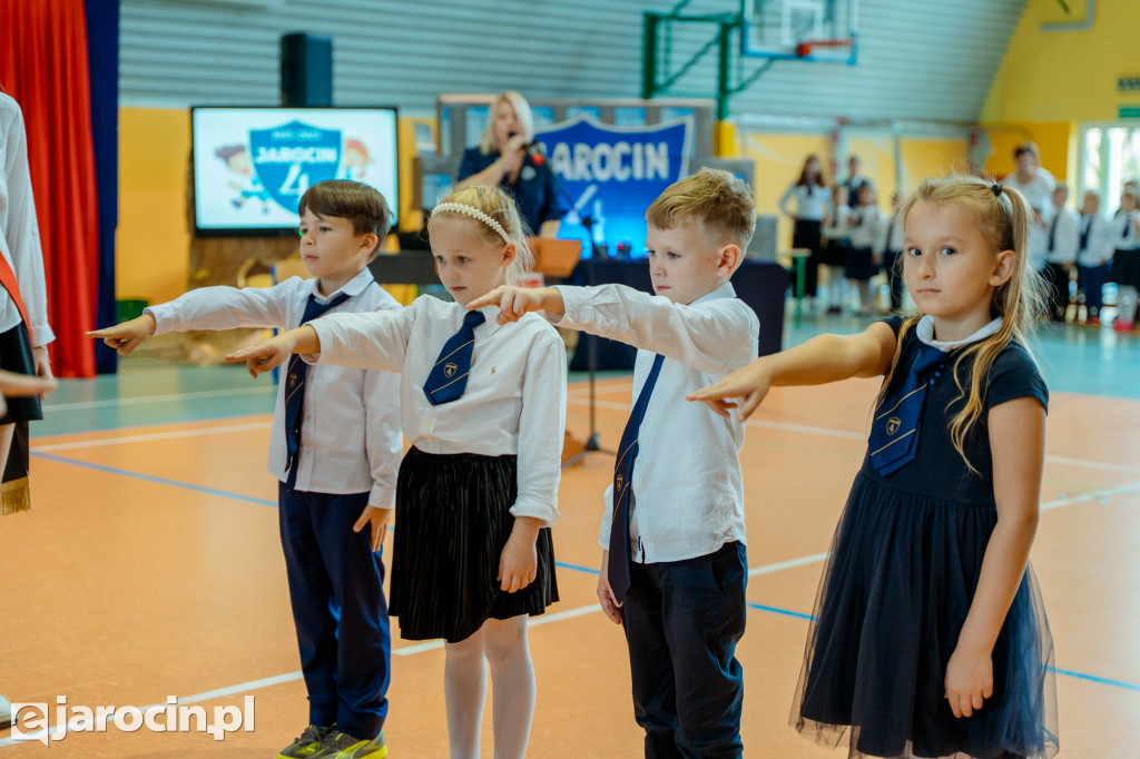 89 pierwszaków pasowanych na uczniów w Zespole Szkół nr 4 w Jarocinie