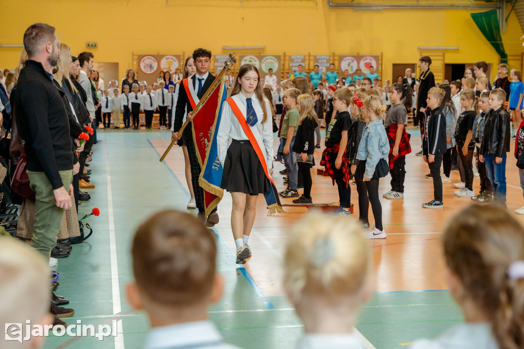 89 pierwszaków pasowanych na uczniów w Zespole Szkół nr 4 w Jarocinie