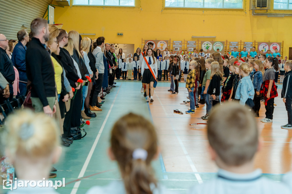 89 pierwszaków pasowanych na uczniów w Zespole Szkół nr 4 w Jarocinie