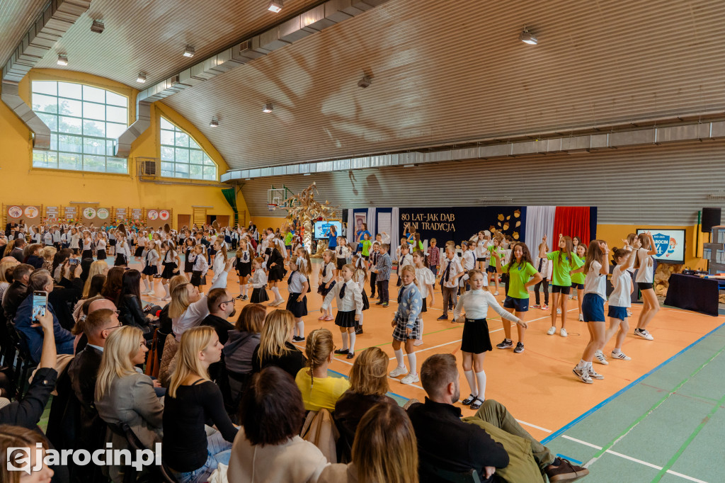 89 pierwszaków pasowanych na uczniów w Zespole Szkół nr 4 w Jarocinie