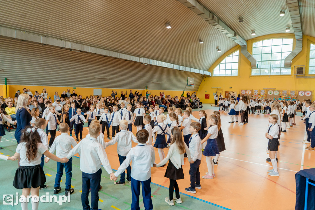89 pierwszaków pasowanych na uczniów w Zespole Szkół nr 4 w Jarocinie