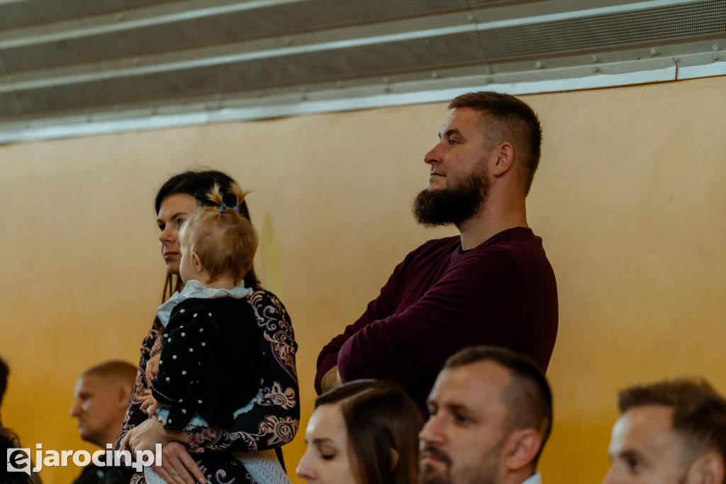 89 pierwszaków pasowanych na uczniów w Zespole Szkół nr 4 w Jarocinie