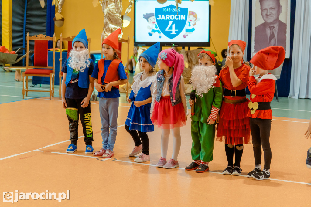 89 pierwszaków pasowanych na uczniów w Zespole Szkół nr 4 w Jarocinie