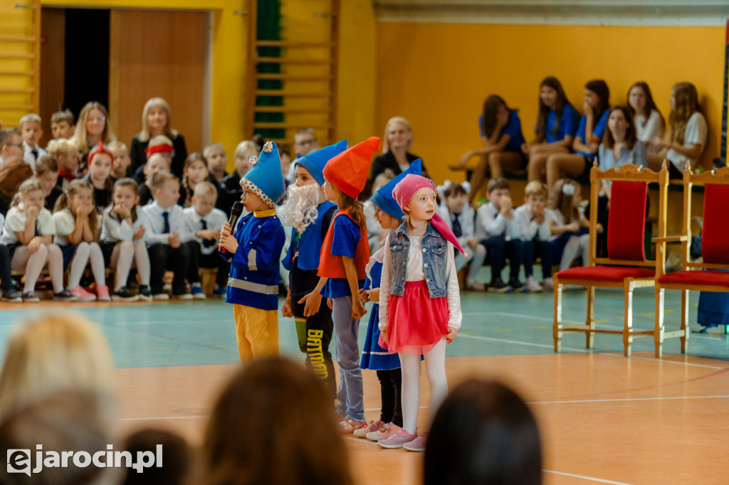89 pierwszaków pasowanych na uczniów w Zespole Szkół nr 4 w Jarocinie