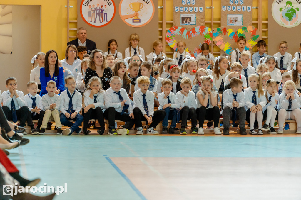 89 pierwszaków pasowanych na uczniów w Zespole Szkół nr 4 w Jarocinie
