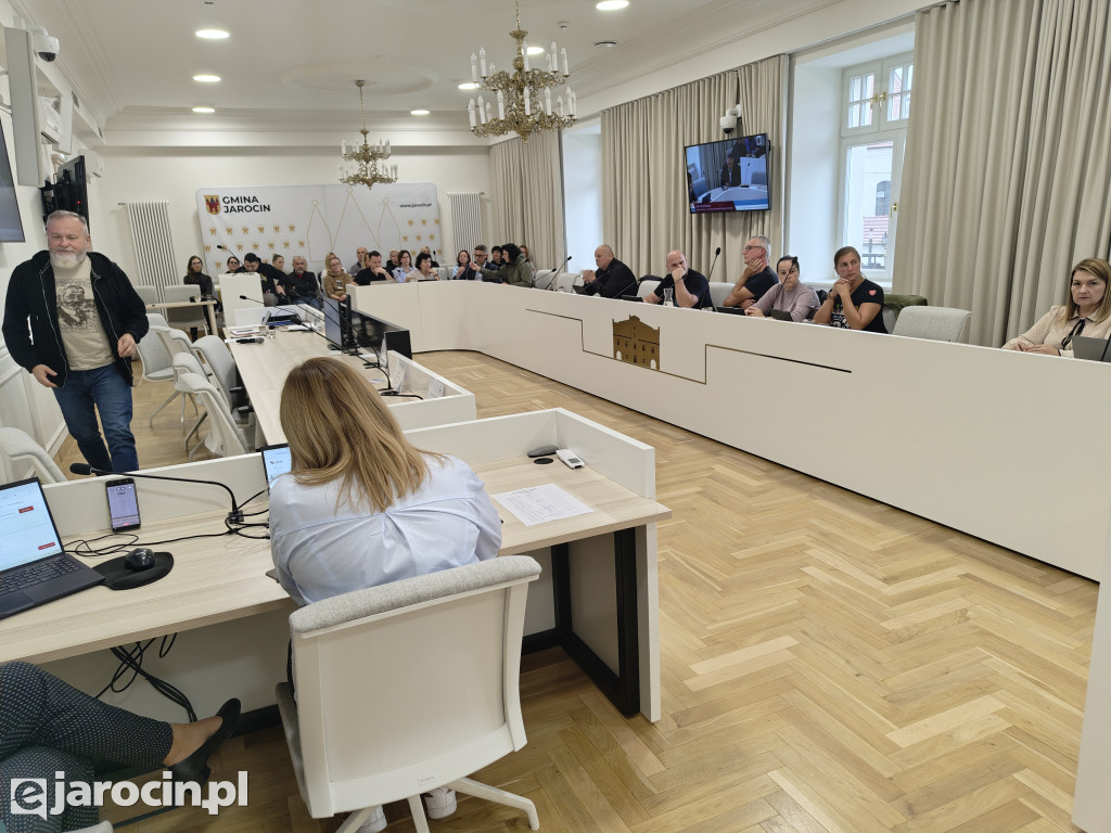 Komisja Budżetu i Finansów Rady Miejskiej w Jarocinie na temat schroniska dla zwierząt w Radlinie
