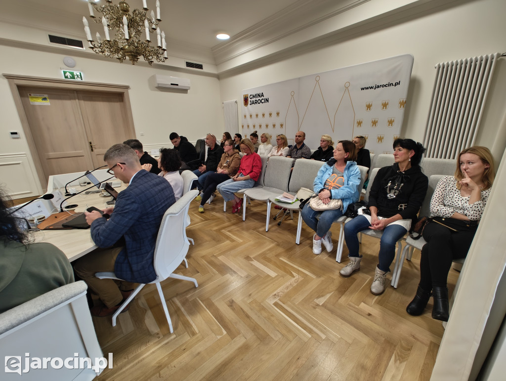 Komisja Budżetu i Finansów Rady Miejskiej w Jarocinie na temat schroniska dla zwierząt w Radlinie