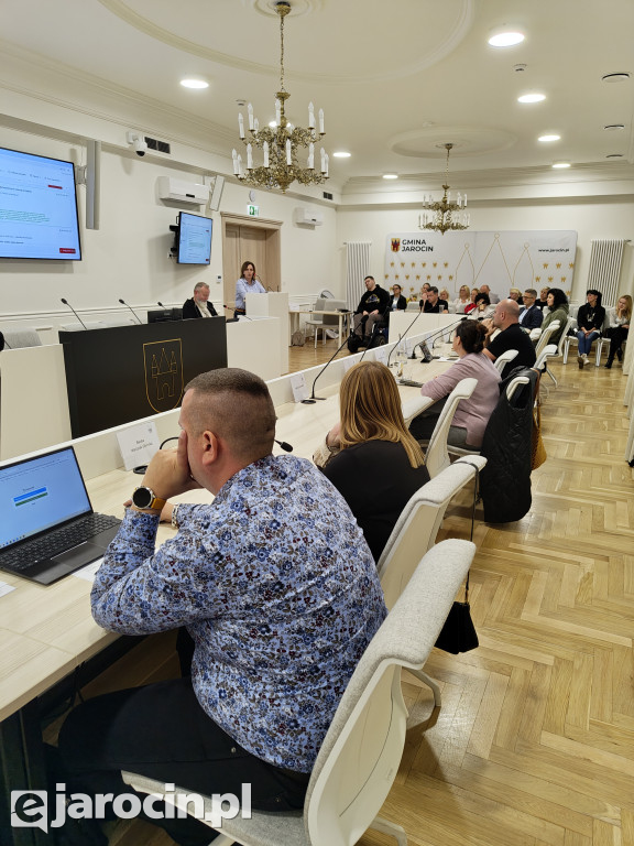 Komisja Budżetu i Finansów Rady Miejskiej w Jarocinie na temat schroniska dla zwierząt w Radlinie