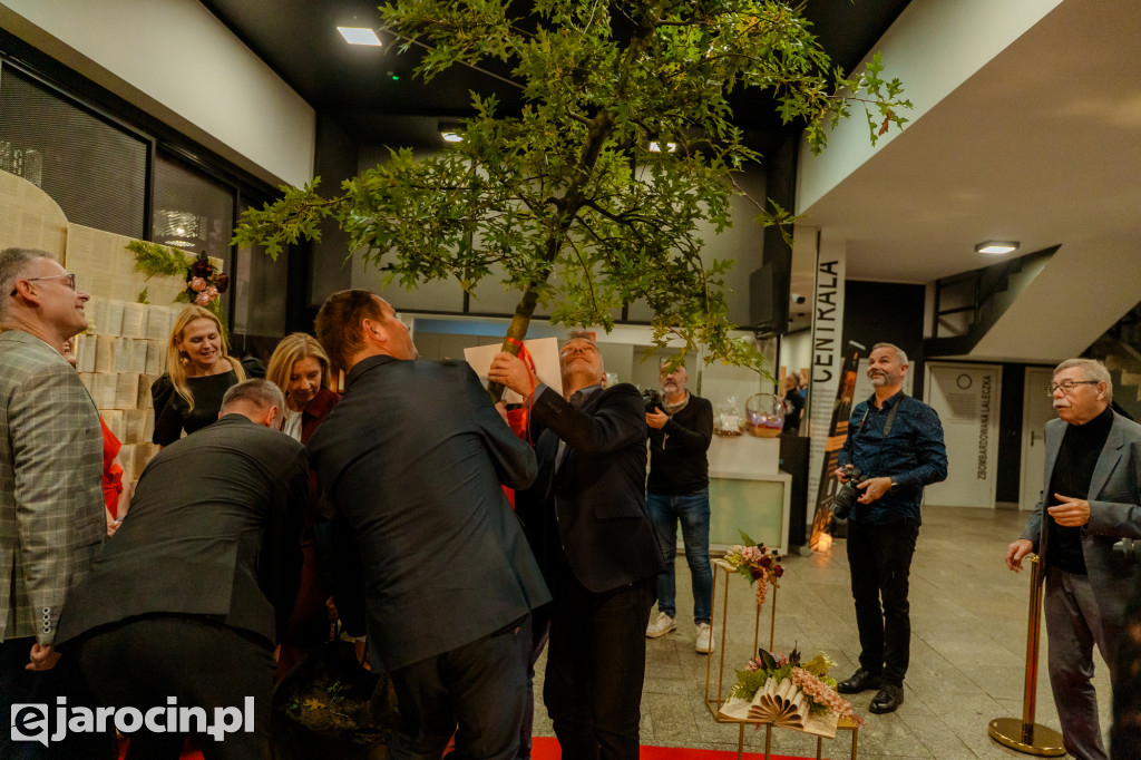 Biblioteka, która łączy pokolenia – świętuje 80 lat istnienia