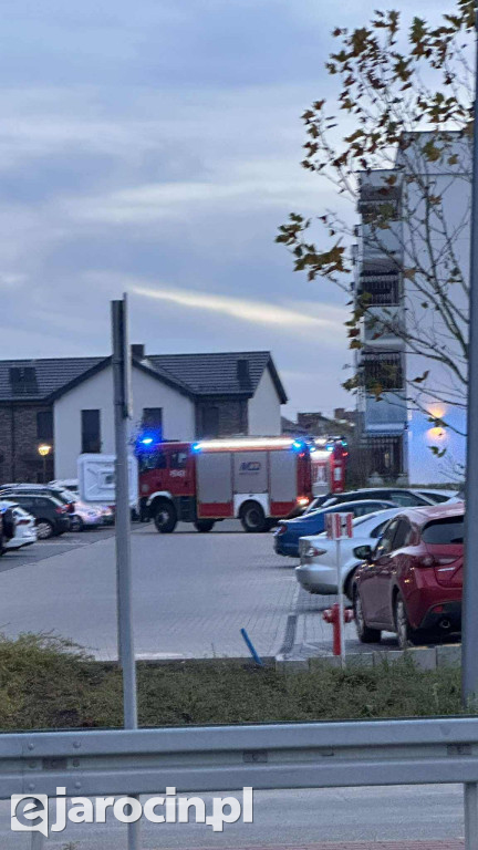 Dziecko zaklinowane w windzie