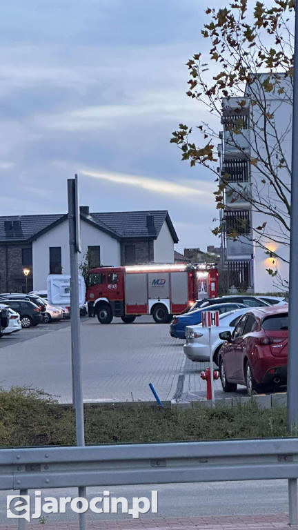 Dziecko zaklinowane w windzie