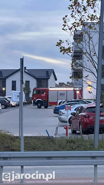 Dziecko zaklinowane w windzie