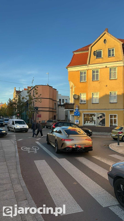 Potrącenie rowerzysty na ul. Wojska Polskiego w Jarocinie