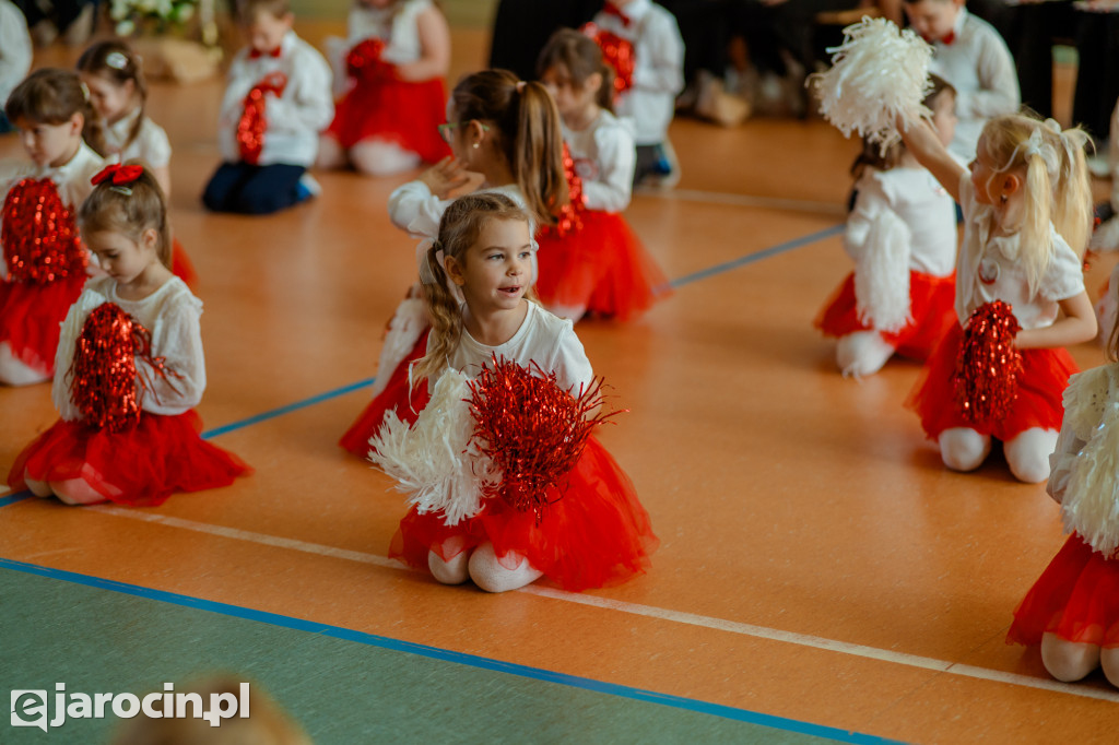 Akademia z okazji Narodowego Święta Niepodległości w ZS nr 4 w Jarocinie