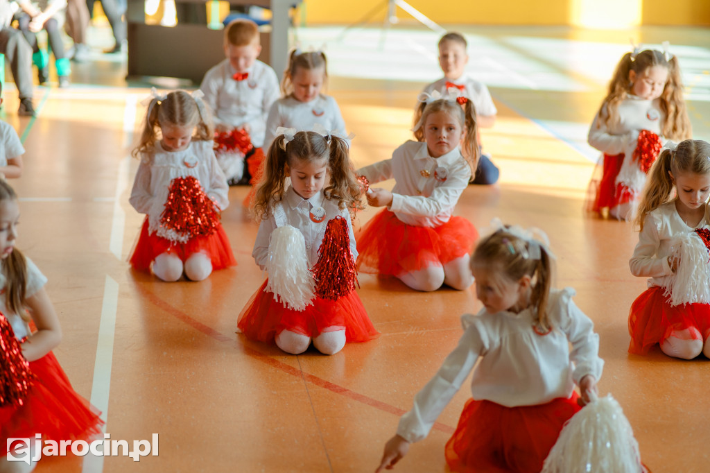 Akademia z okazji Narodowego Święta Niepodległości w ZS nr 4 w Jarocinie