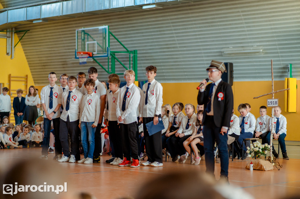 Akademia z okazji Narodowego Święta Niepodległości w ZS nr 4 w Jarocinie