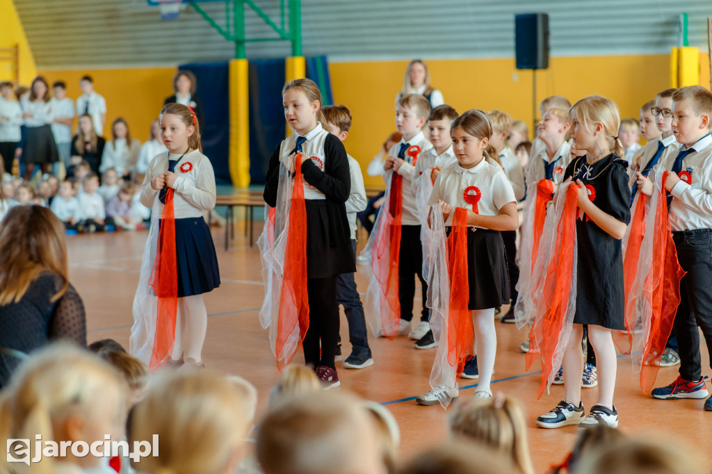 Akademia z okazji Narodowego Święta Niepodległości w ZS nr 4 w Jarocinie