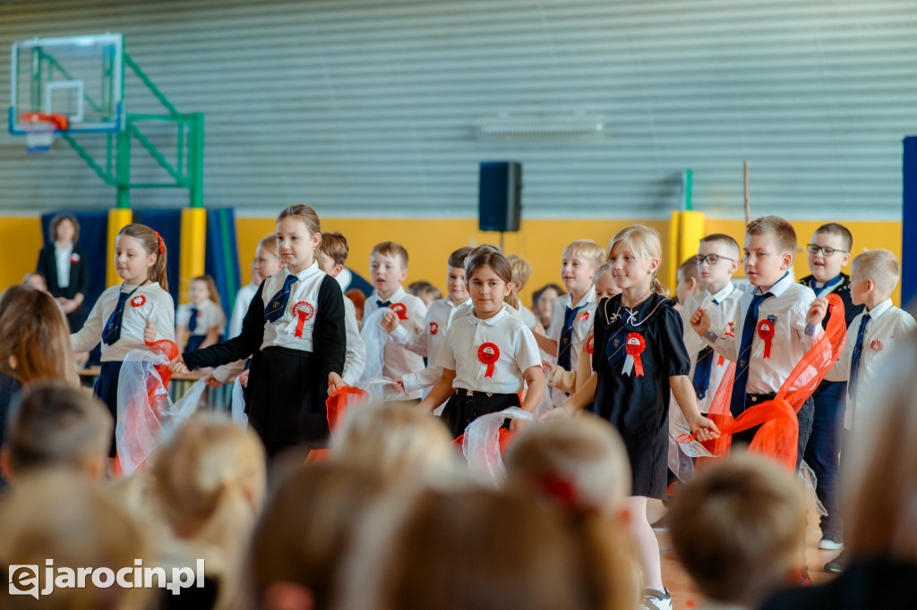 Akademia z okazji Narodowego Święta Niepodległości w ZS nr 4 w Jarocinie