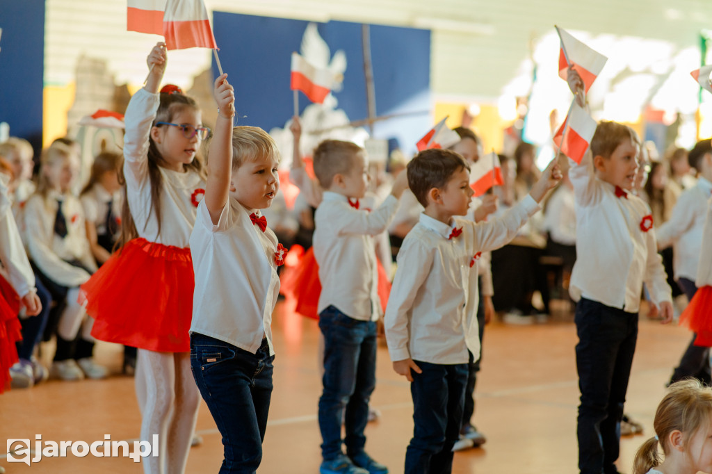 Akademia z okazji Narodowego Święta Niepodległości w ZS nr 4 w Jarocinie