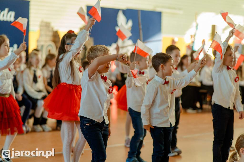 Akademia z okazji Narodowego Święta Niepodległości w ZS nr 4 w Jarocinie
