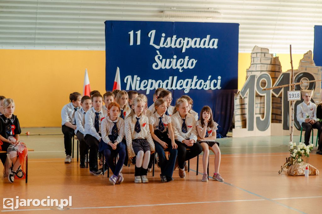 Akademia z okazji Narodowego Święta Niepodległości w ZS nr 4 w Jarocinie