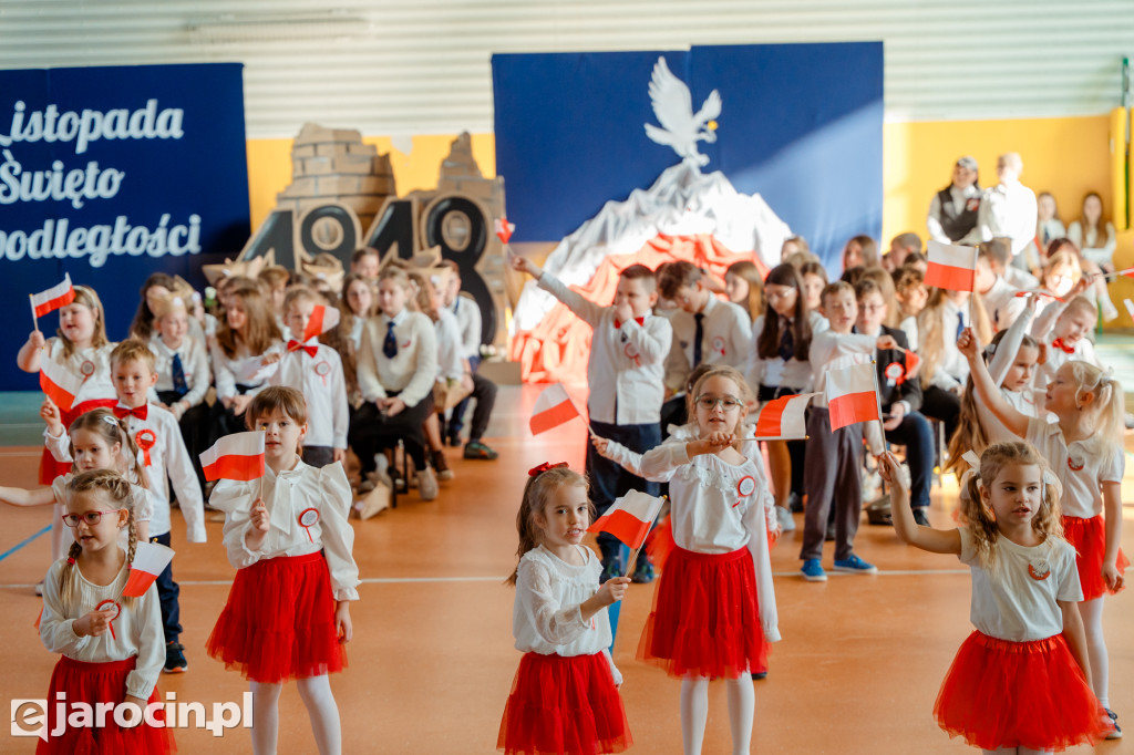 Akademia z okazji Narodowego Święta Niepodległości w ZS nr 4 w Jarocinie