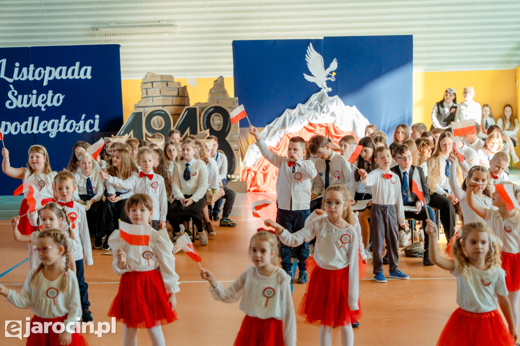 Akademia z okazji Narodowego Święta Niepodległości w ZS nr 4 w Jarocinie