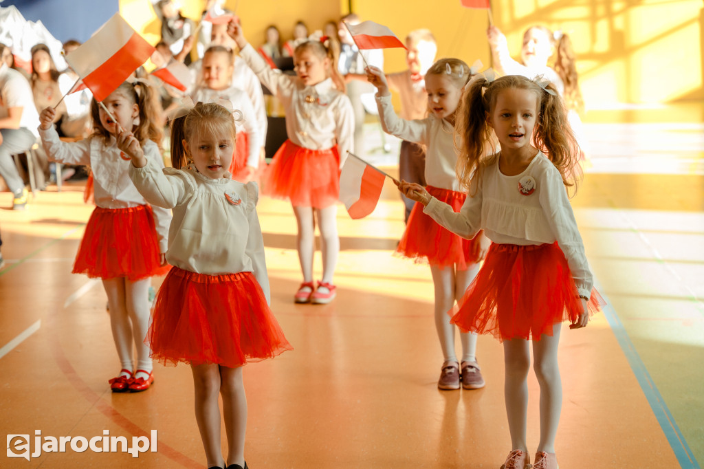 Akademia z okazji Narodowego Święta Niepodległości w ZS nr 4 w Jarocinie