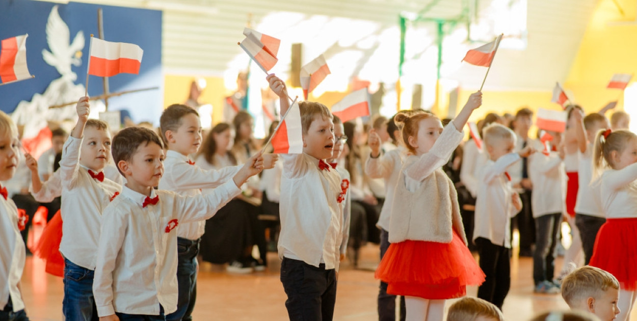 Akademia z okazji Narodowego Święta Niepodległości w ZS nr 4 w Jarocinie