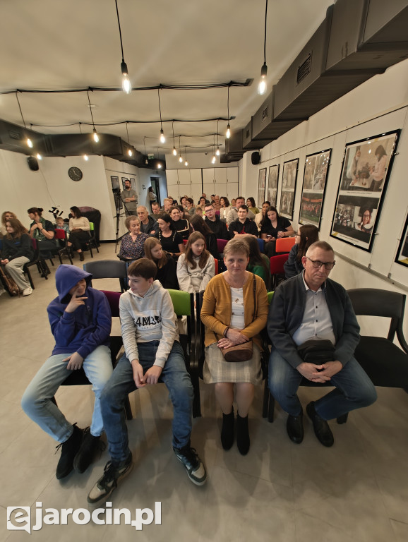 Mateusz Adamczyk odwiedził Jarocin i zdradził tajemnice polszczyzny